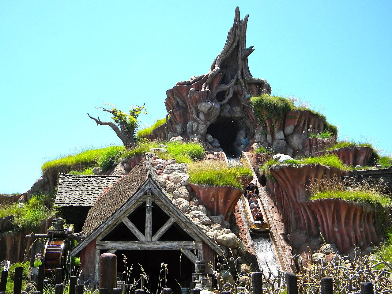 1280px-splash_mountain_at_disneyland-1540246486696.JPG