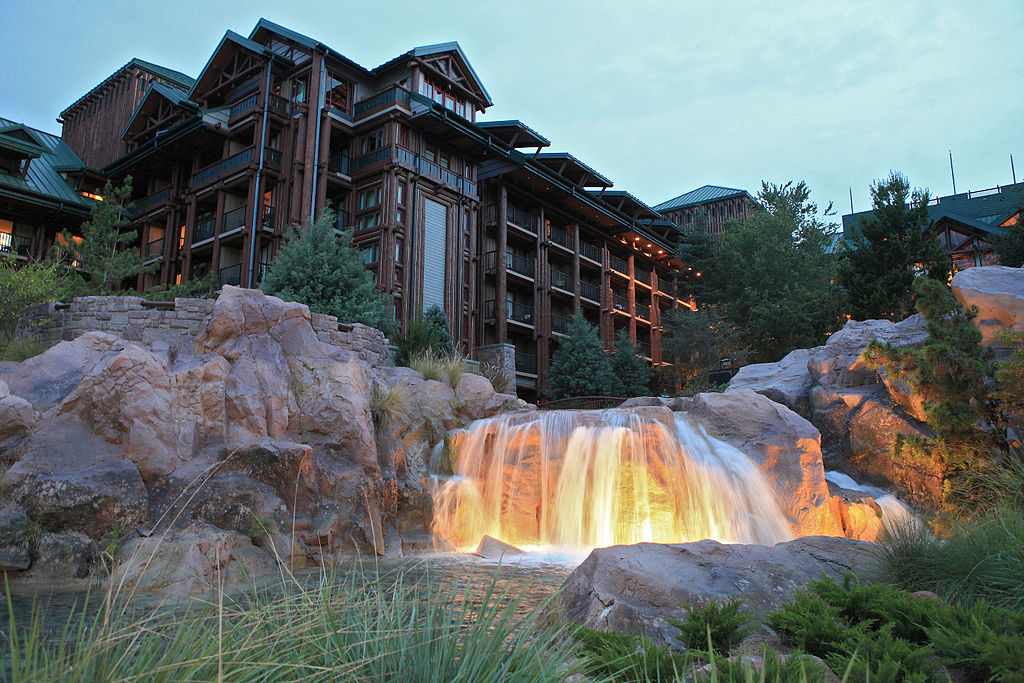 disney-s_wilderness_lodge_at_dusk-1540245149982.jpg