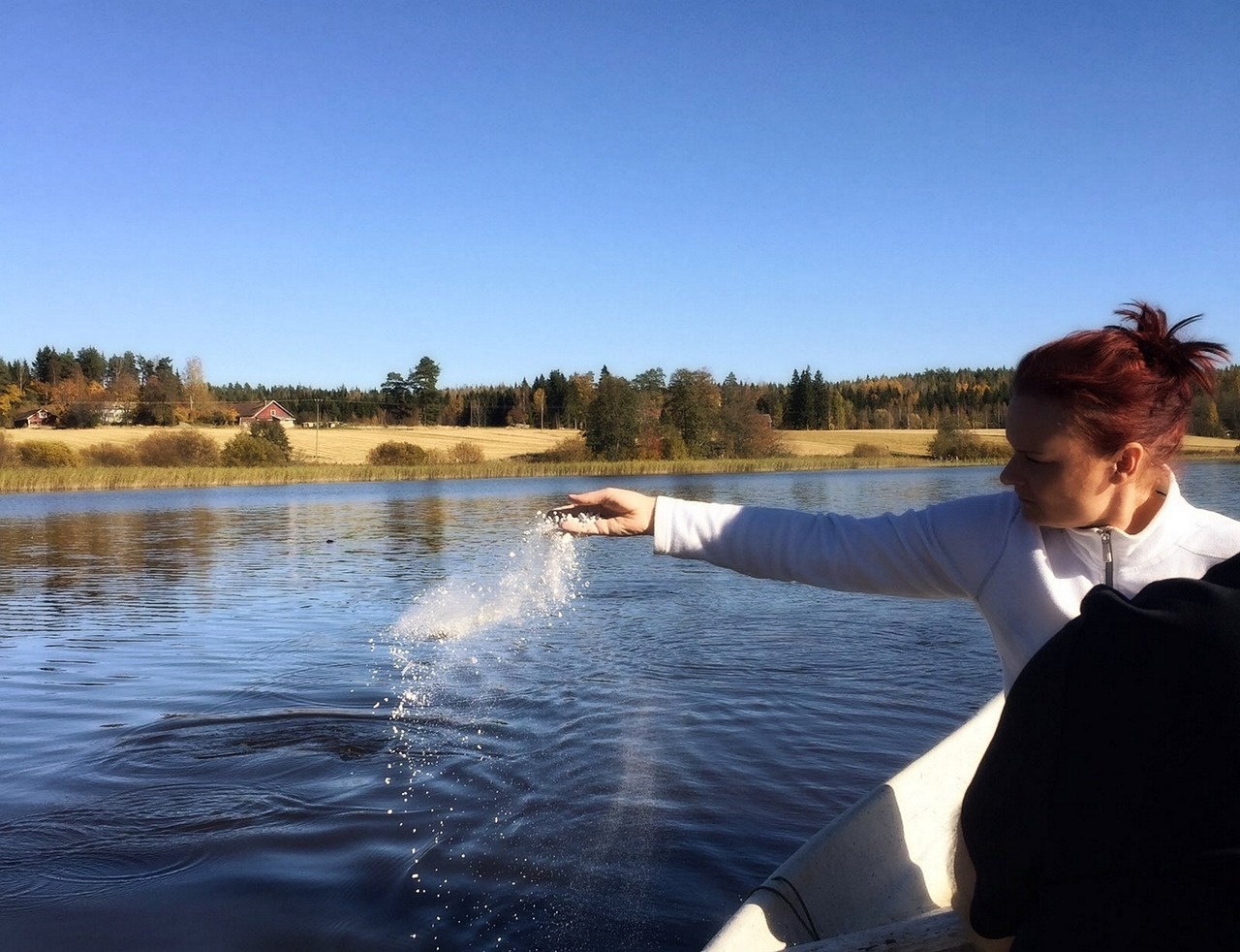 lake-1828427_1280-1539352757448.jpg