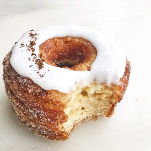 1024px-April_2016_Cronut%C2%AE_2_Burnt_Vanilla_Caramel_-_photo_by_Dominique_Ansel_Bakery-300x300.jpg