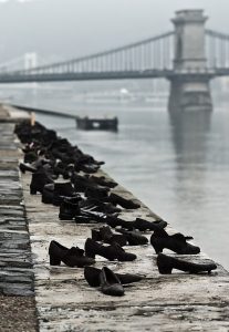 708px-Shoes_Danube_Promenade_IMGP1297-207x300.jpg