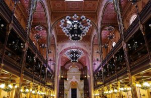 Dohany_Street_Synagogue_Pest_Hungary-300x196.jpg