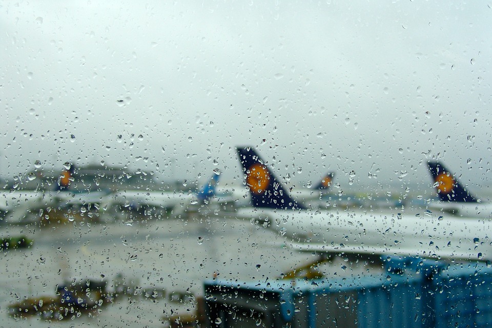 airport-1028243_960_720-1542400689386.jpg
