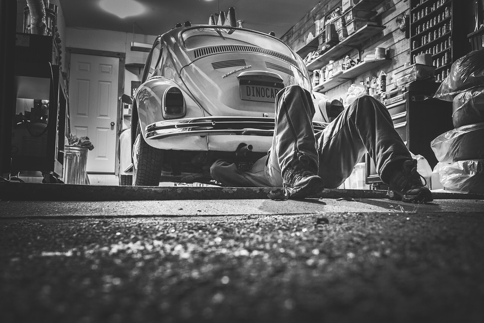 car-repair-362150_960_720-1542401574384.jpg