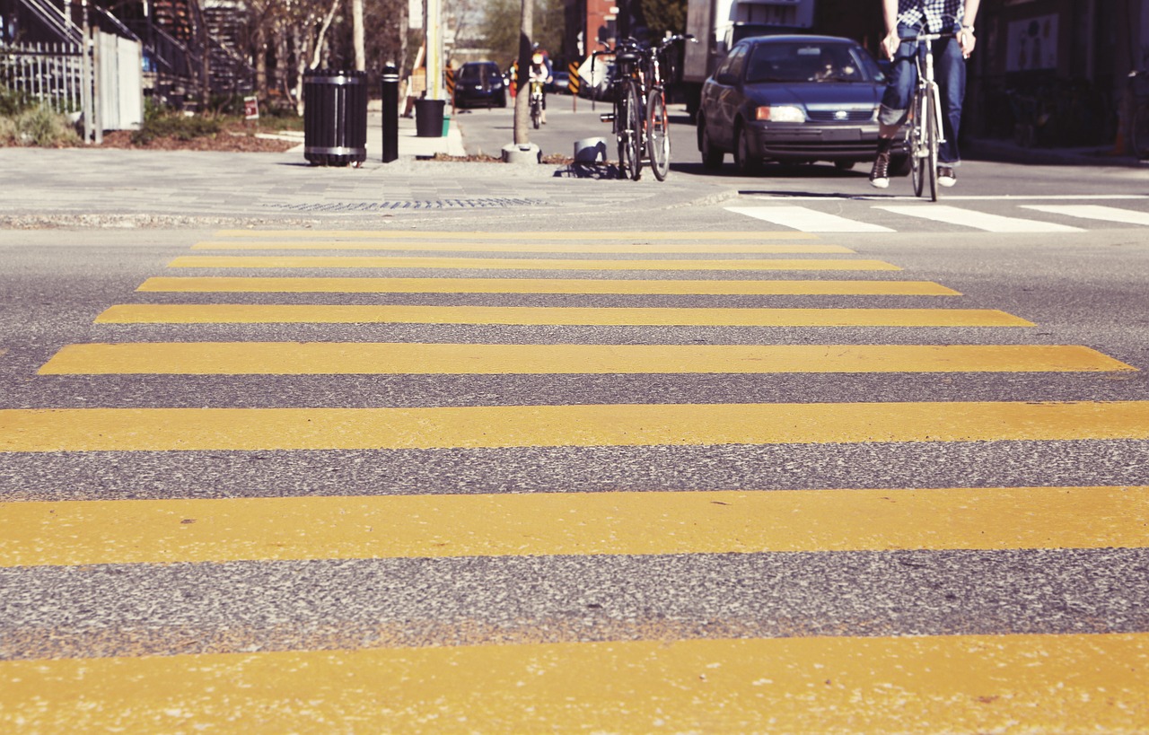 crosswalk-407023_1280-1542309398698.jpg