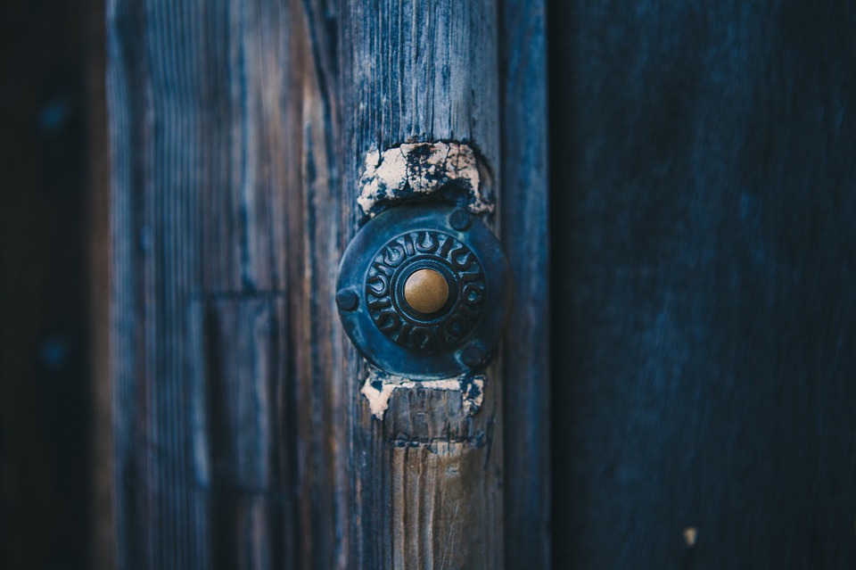 doorknob-371406_960_720-1542373060140.jpg