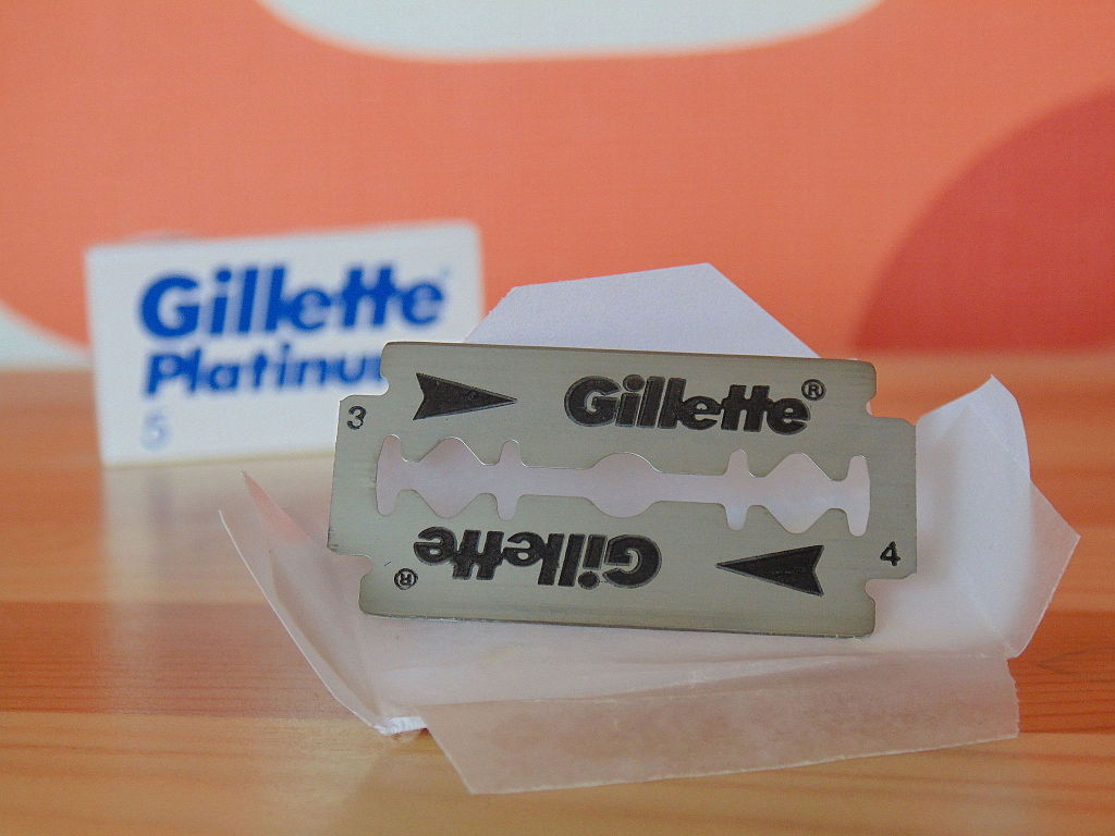 gillette_platinum_safety_razor_blade_-13945113536--1540776156669.jpg