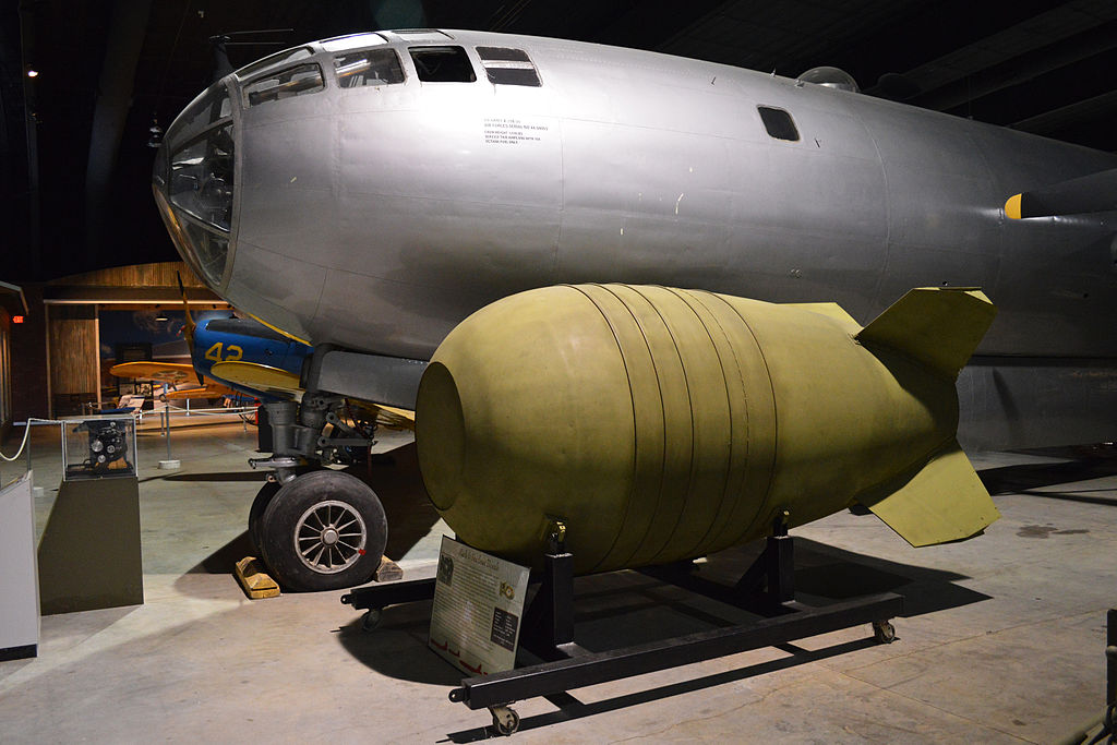 mark_6_nuclear_bomb_and_b-29_at_robins_museum_-11345269833--1540774413436.jpg