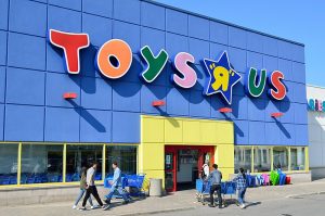 800px-ToysRUsOntario4-300x199.jpg
