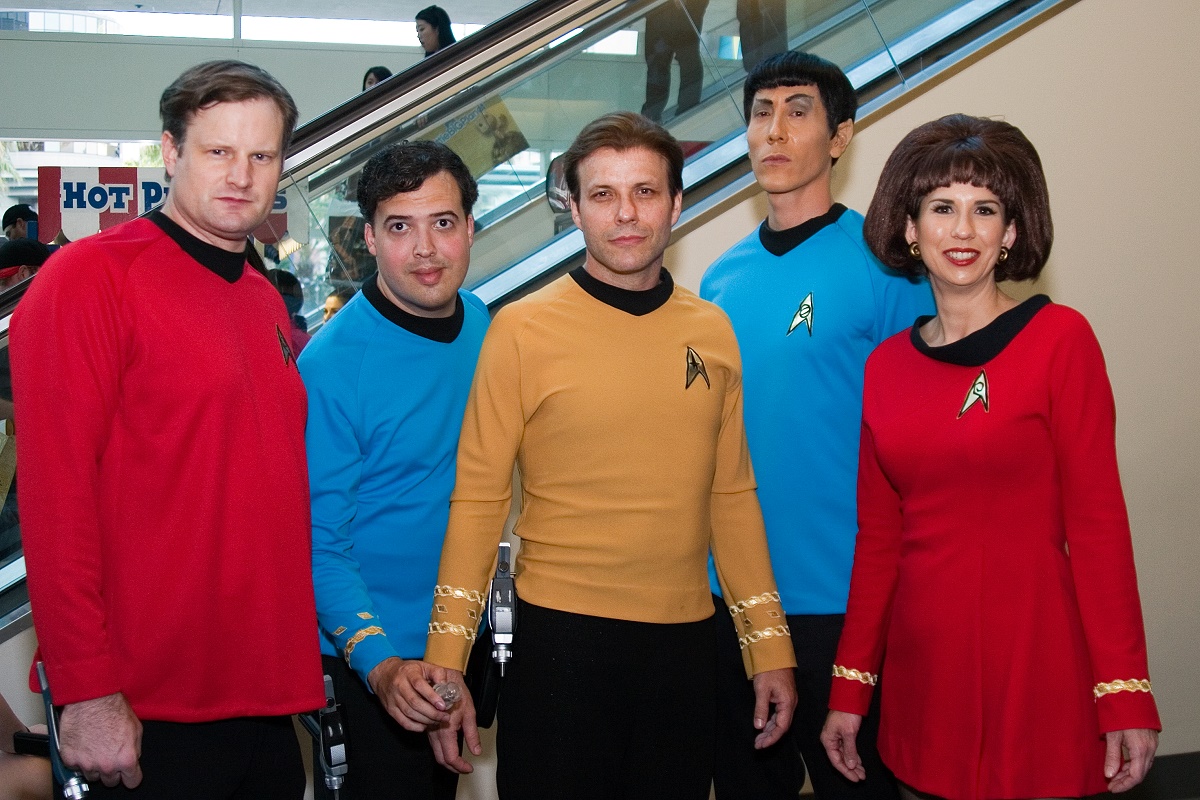 star_trek_uniforms-1550111120701.jpg
