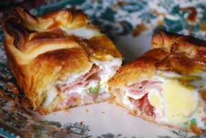 1024px-Baconegg_pie-300x201.jpg
