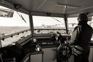 captain-2408590-300x200.jpg