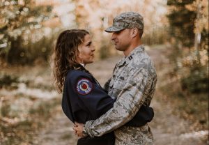 army-couple-love-1698760-e1577984766206-300x208.jpg