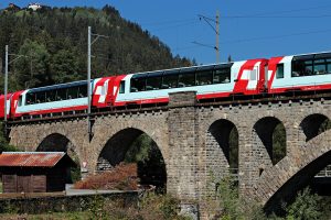 glacier-express-3713877_1920-300x200.jpg
