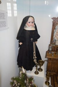 Antique_nun_doll_26378072300-200x300.jpg