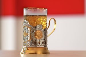 1620px-Podstakannik_mit_Gold-300x200.jpg
