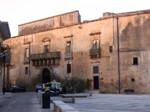 Caprarica_di_Lecce_piazza-300x225.jpg