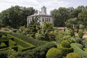 800px-Missouri_Botanical_Garden-300x200.jpg