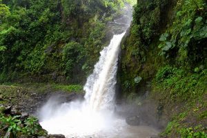 La_Paz_waterfall_-_panoramio-300x200.jpg