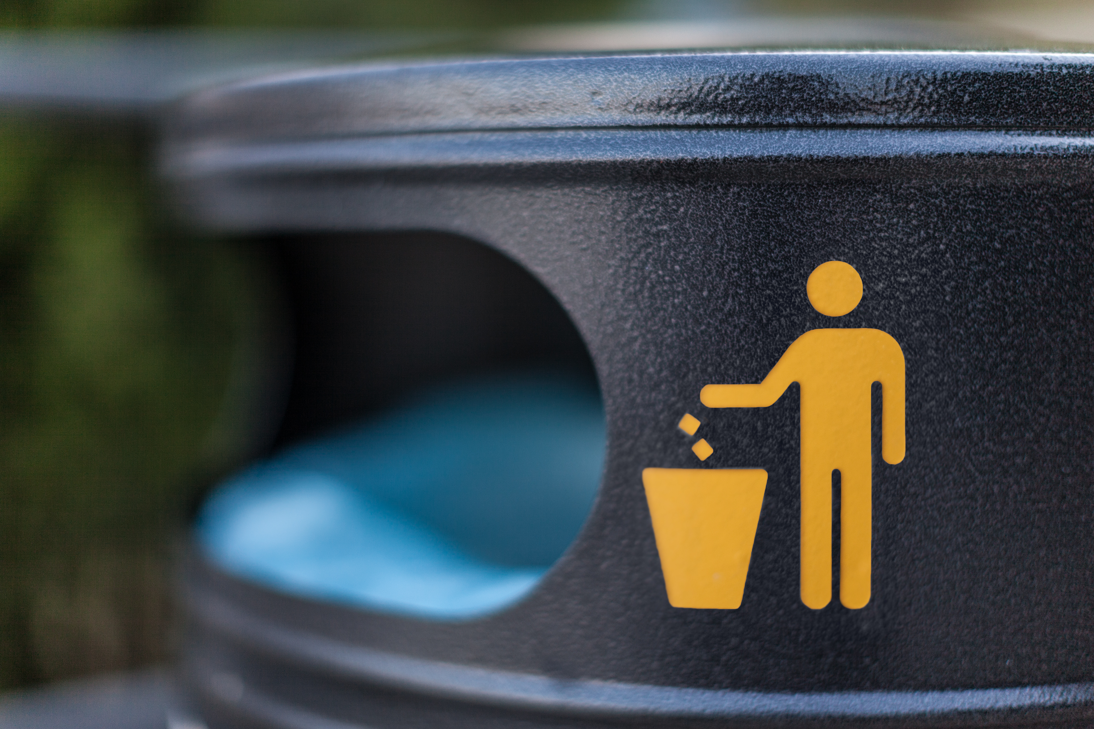 GettyImages-453195885 Trash sign on a recycle bin.