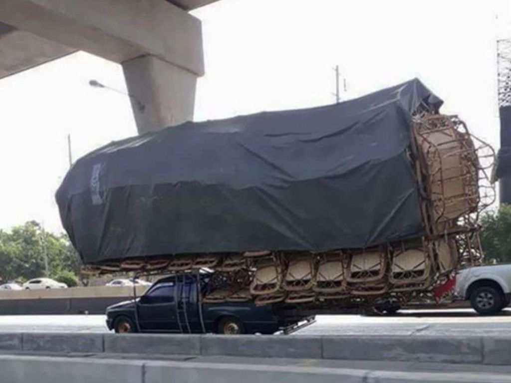 17-Dumb-Moments-Road-Left-People-Speechless-Pinterest.jpg.optimal.jpg