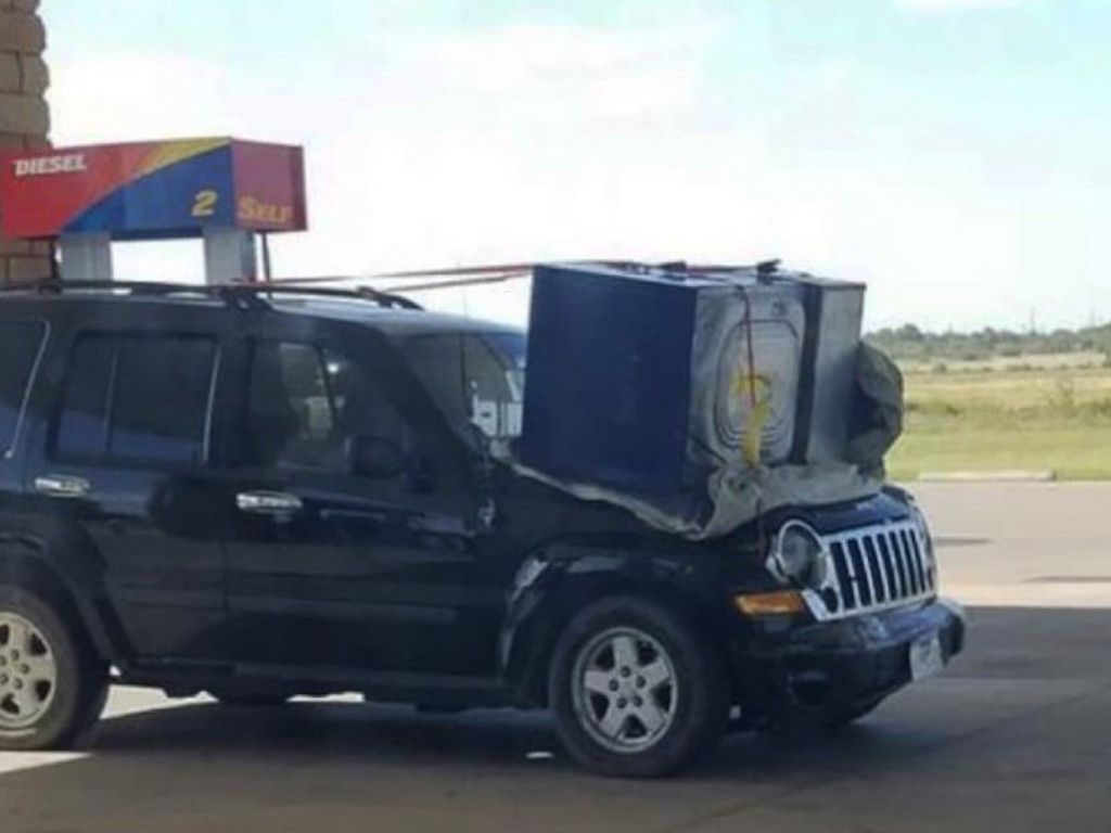 20-Dumb-Moments-Road-Left-People-Speechless-Pinterest.jpg.optimal.jpg