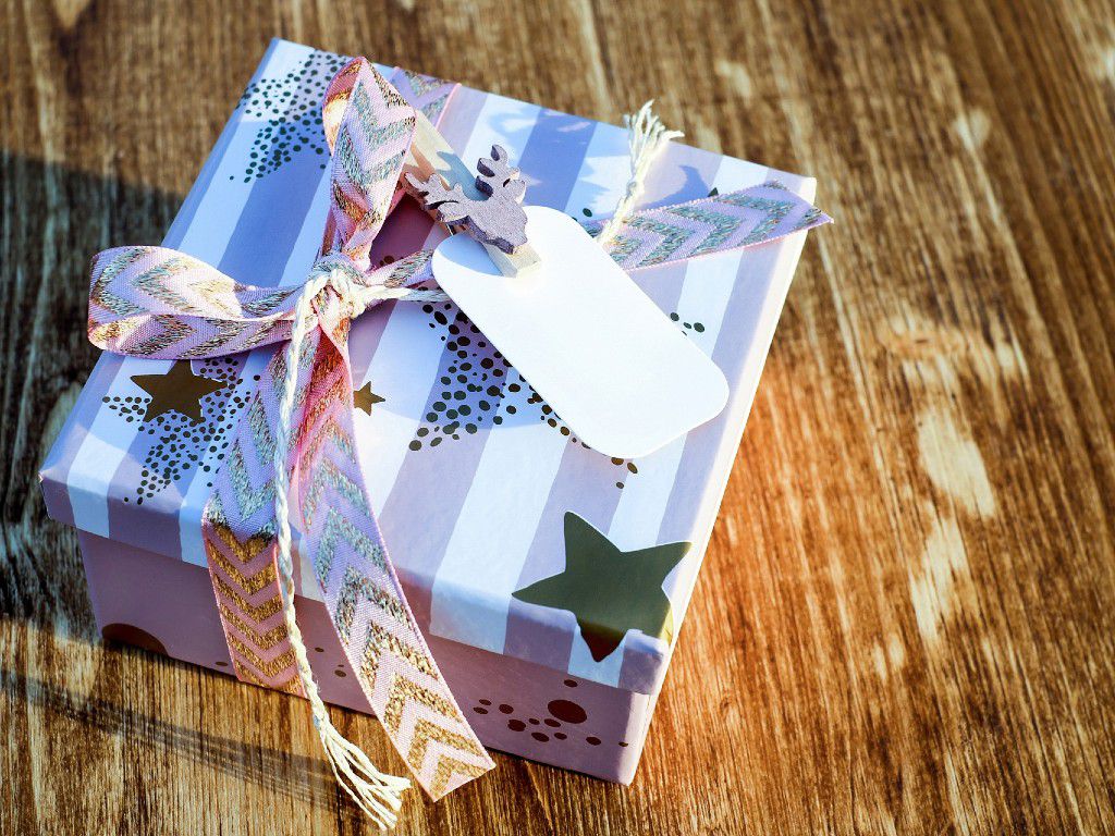 christmas-gift-2979922_1920pixabay.jpg.optimal.jpg