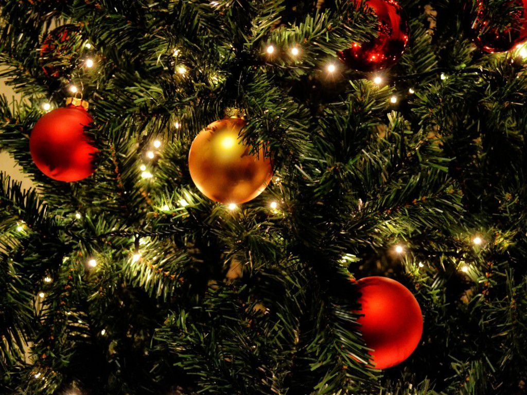 christmas_tree_lights_balls_red_gold_holiday_tree_winter-598441-1550553742508pixabay.jpg.optimal.jpg