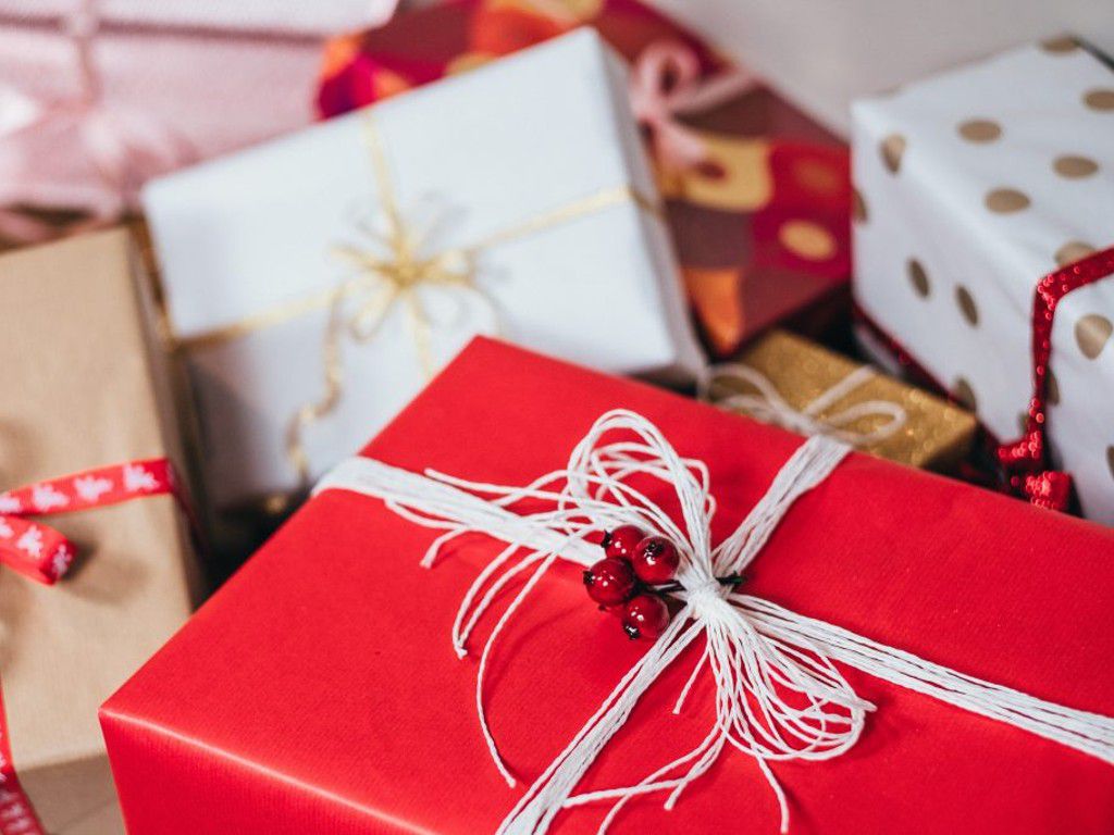 photo-of-christmas-presents-749354-1024x683pexels.jpg.optimal.jpg