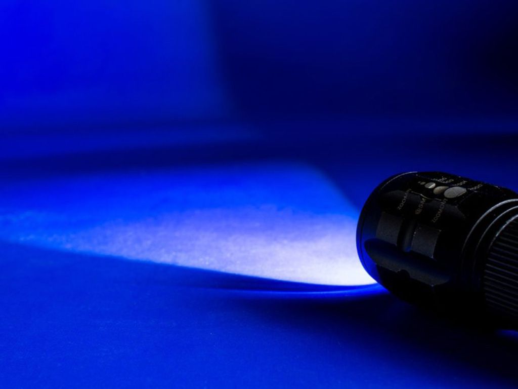 resizehand-light-technology-glow-blue-lighting-1106359-pxhere.jpg.optimal.jpg