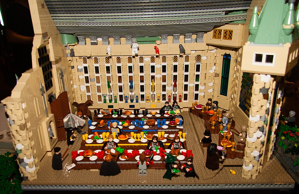 1024Px-Lego Hogwarts Great Hall (6740908341)