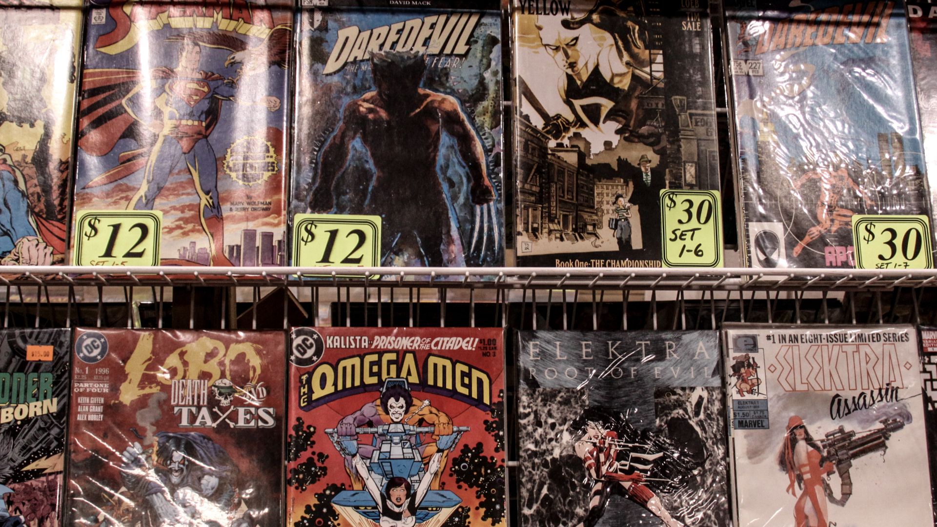 File:Fan Expo 2013 - Comics (9666484045).jpg