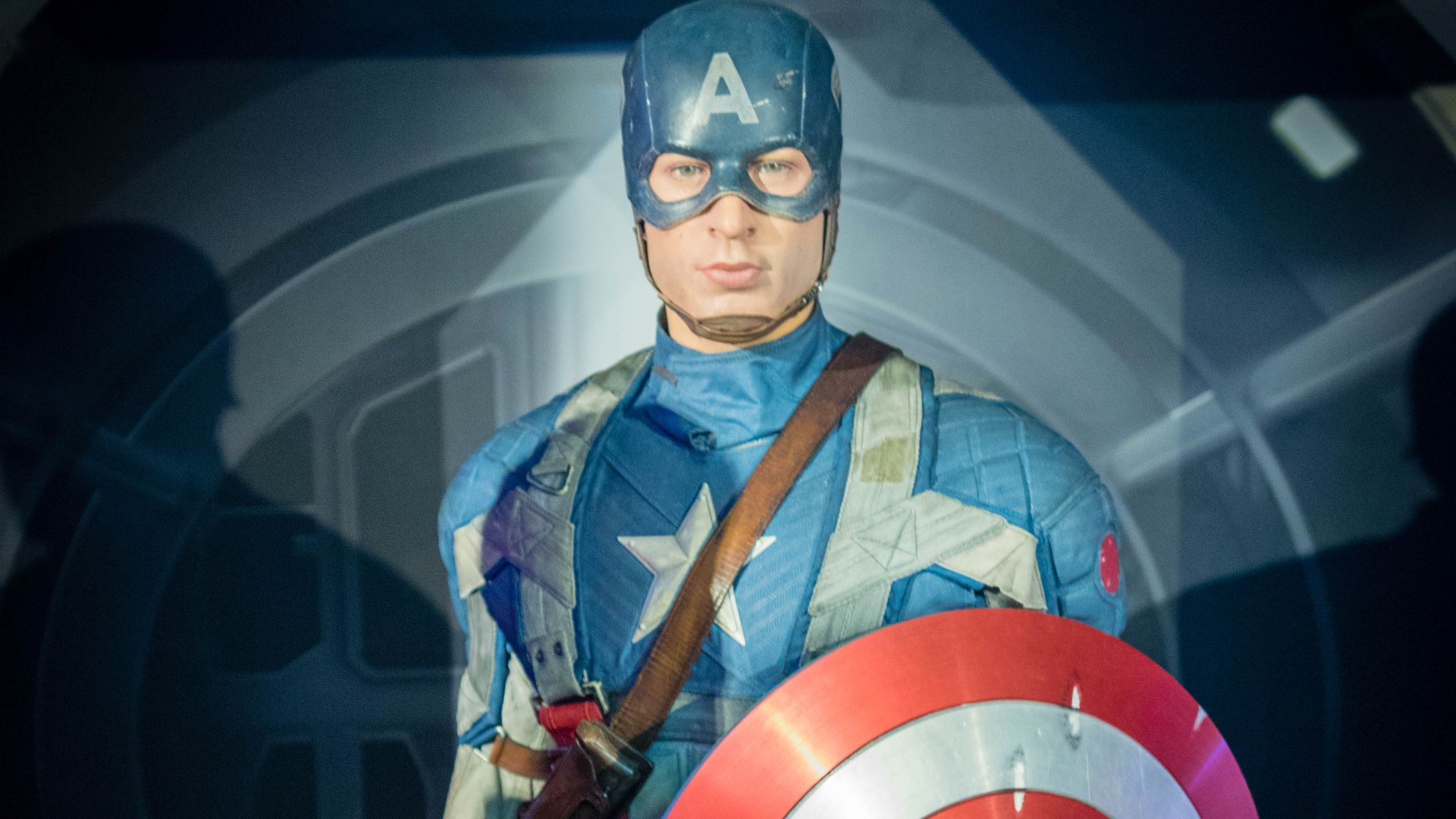 File:Chris Evans as Steve Rogers aka Captain America (34407349161).jpg