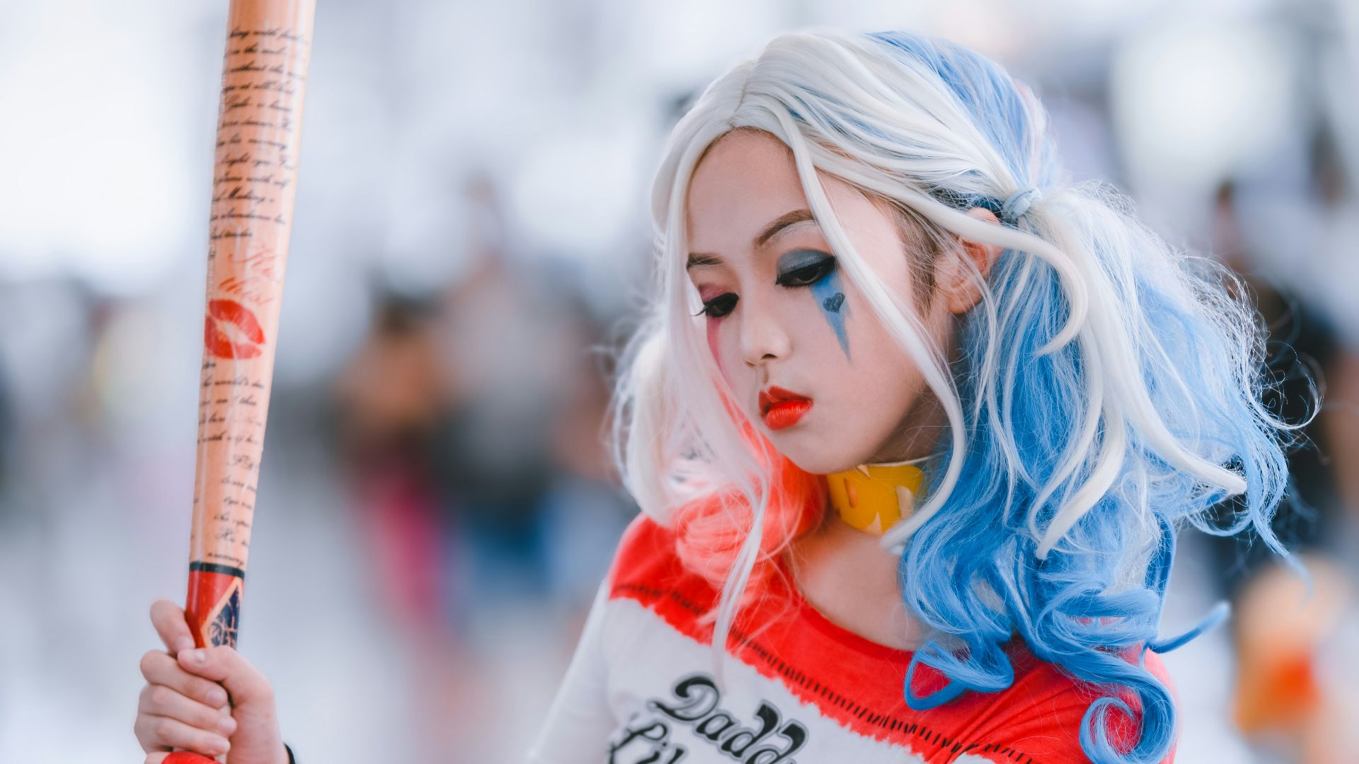 woman wearing harley quinn costume