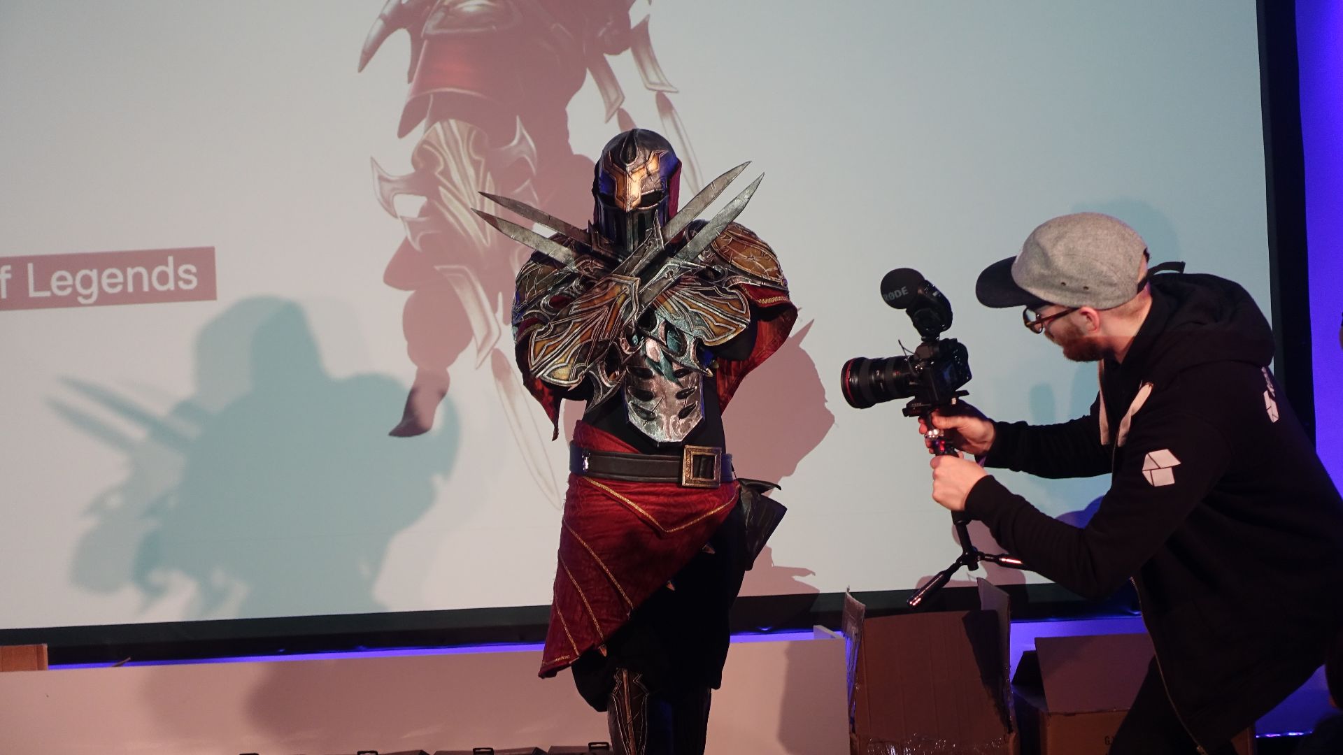 File:League of Legends Cosplay at Dreamhack - 27413044820.jpg