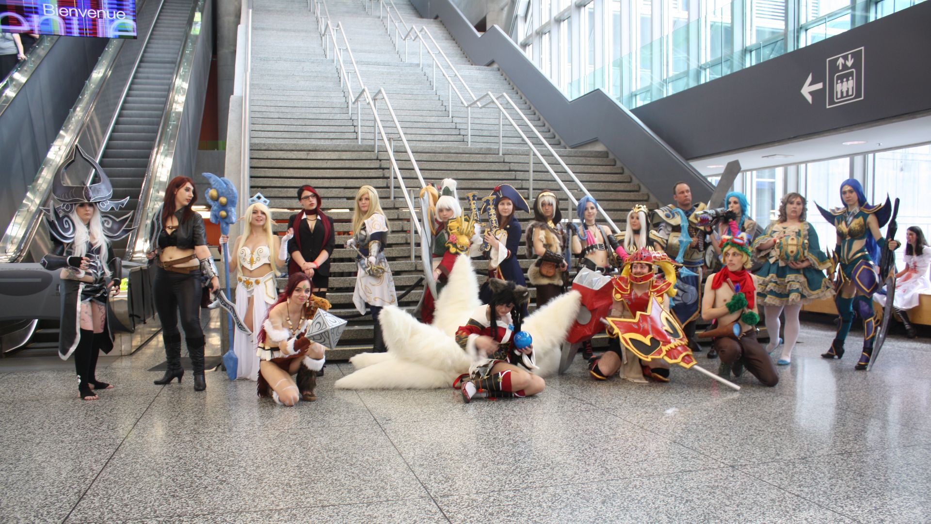 File:Montreal Comiccon 2015 - League of Legends mob (18837925263).jpg