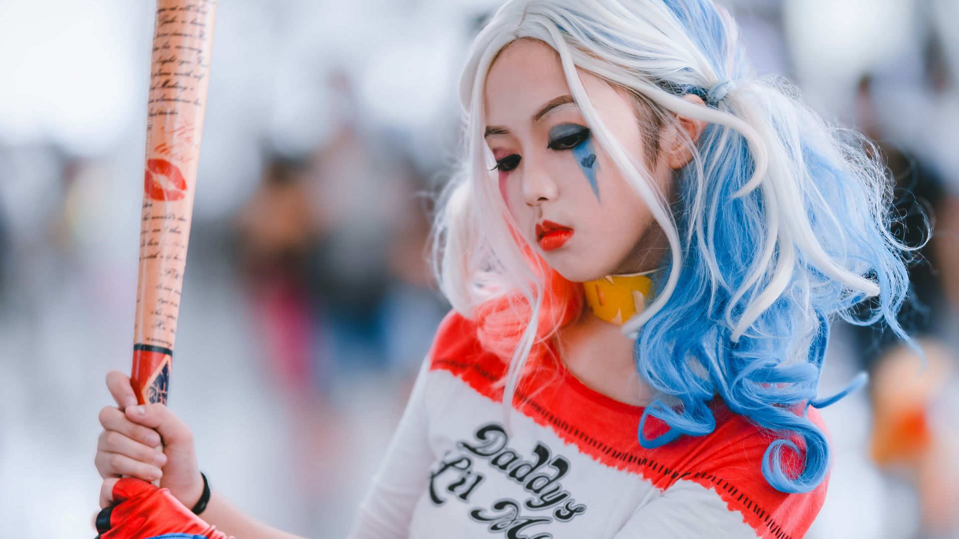 woman wearing harley quinn costume