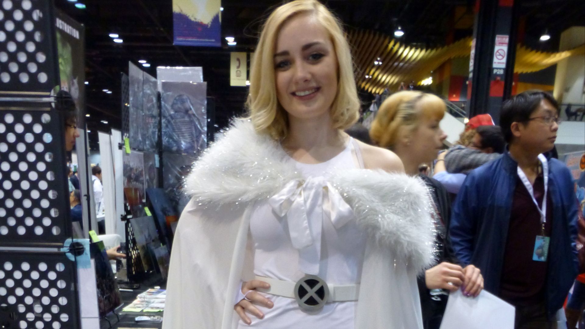 File:C2E2 2015 - Emma Frost (16697642663).jpg