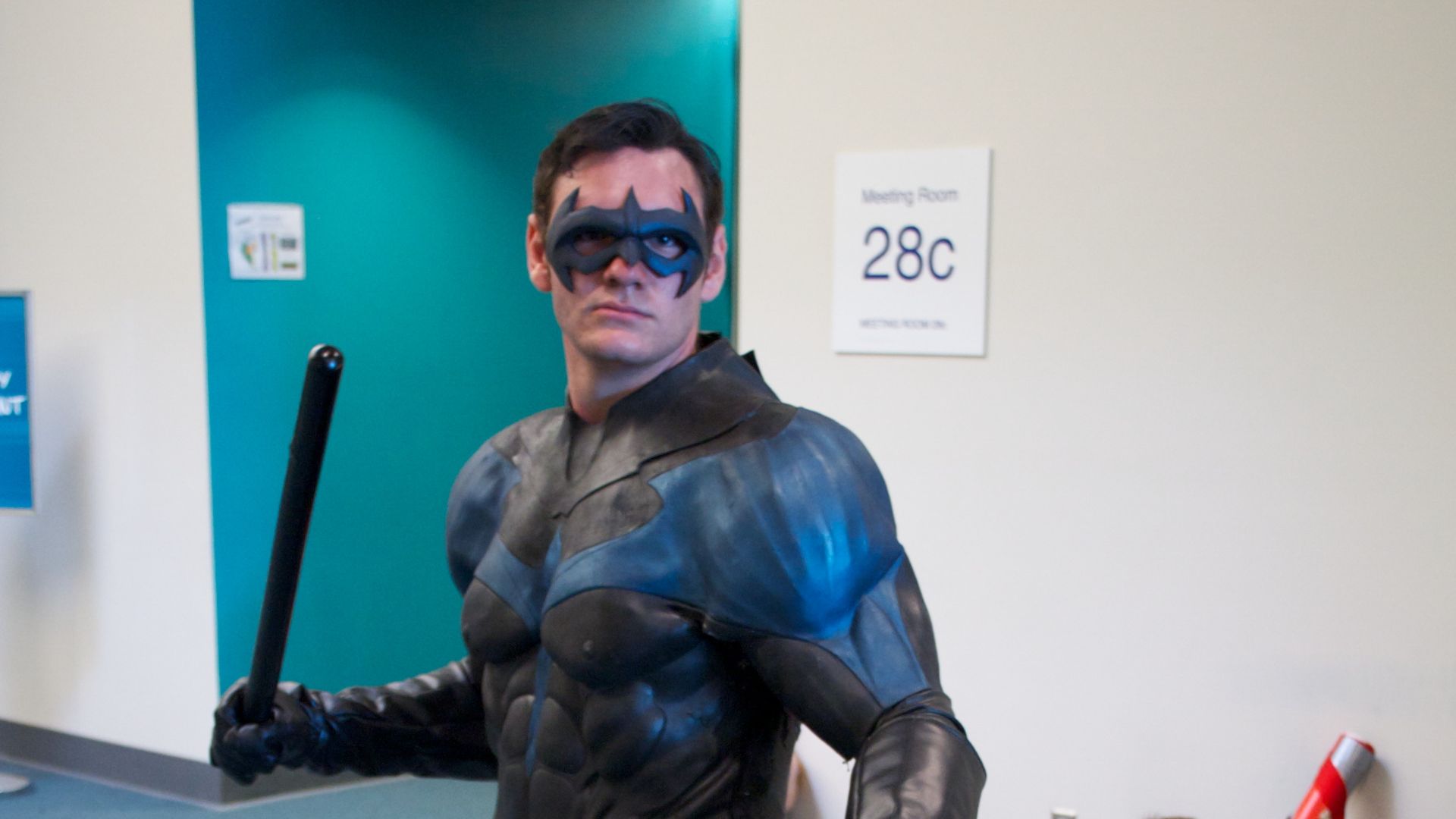 File:Nightwing cosplay.jpg