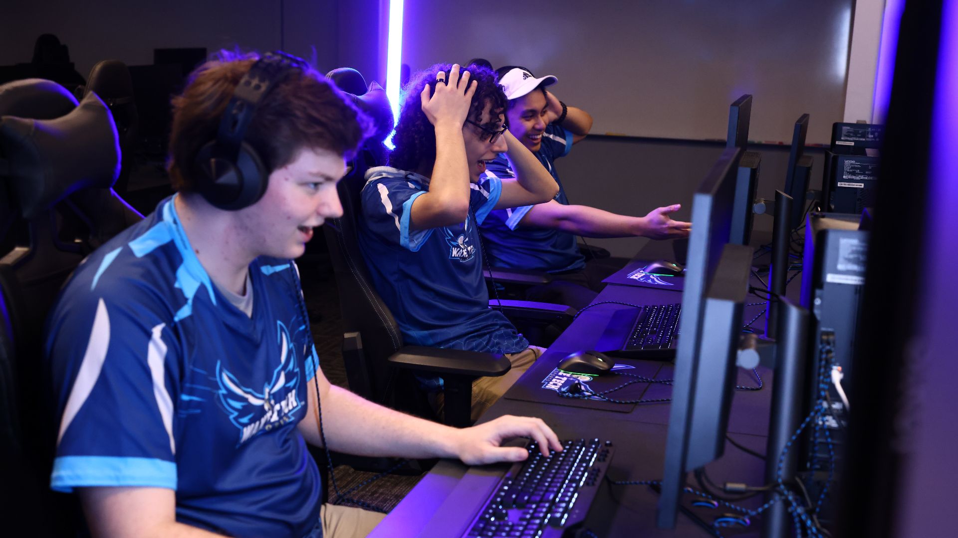 File:League of Legends NJCAAE Fall National Champion Trophy Presentation - 49.jpg