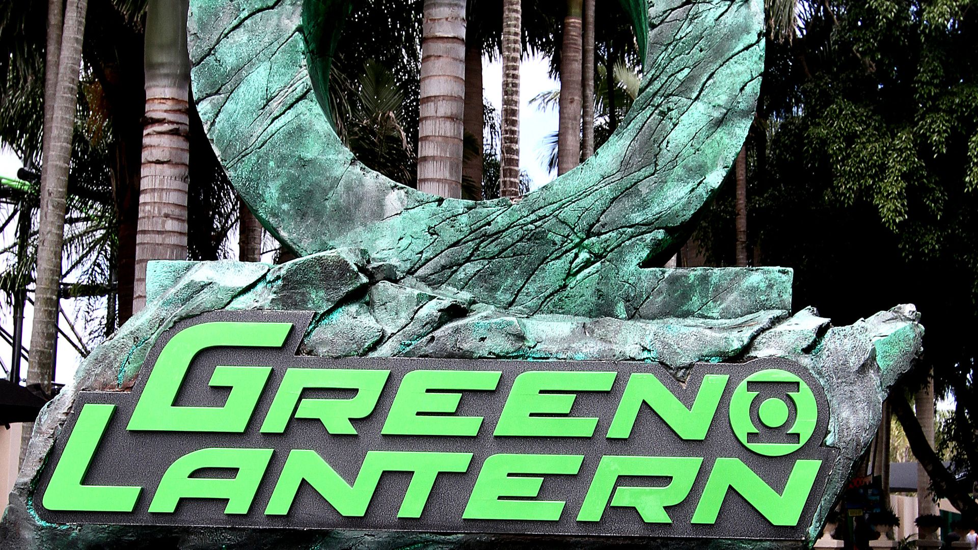 File:Green Lantern Coaster entrance.jpg