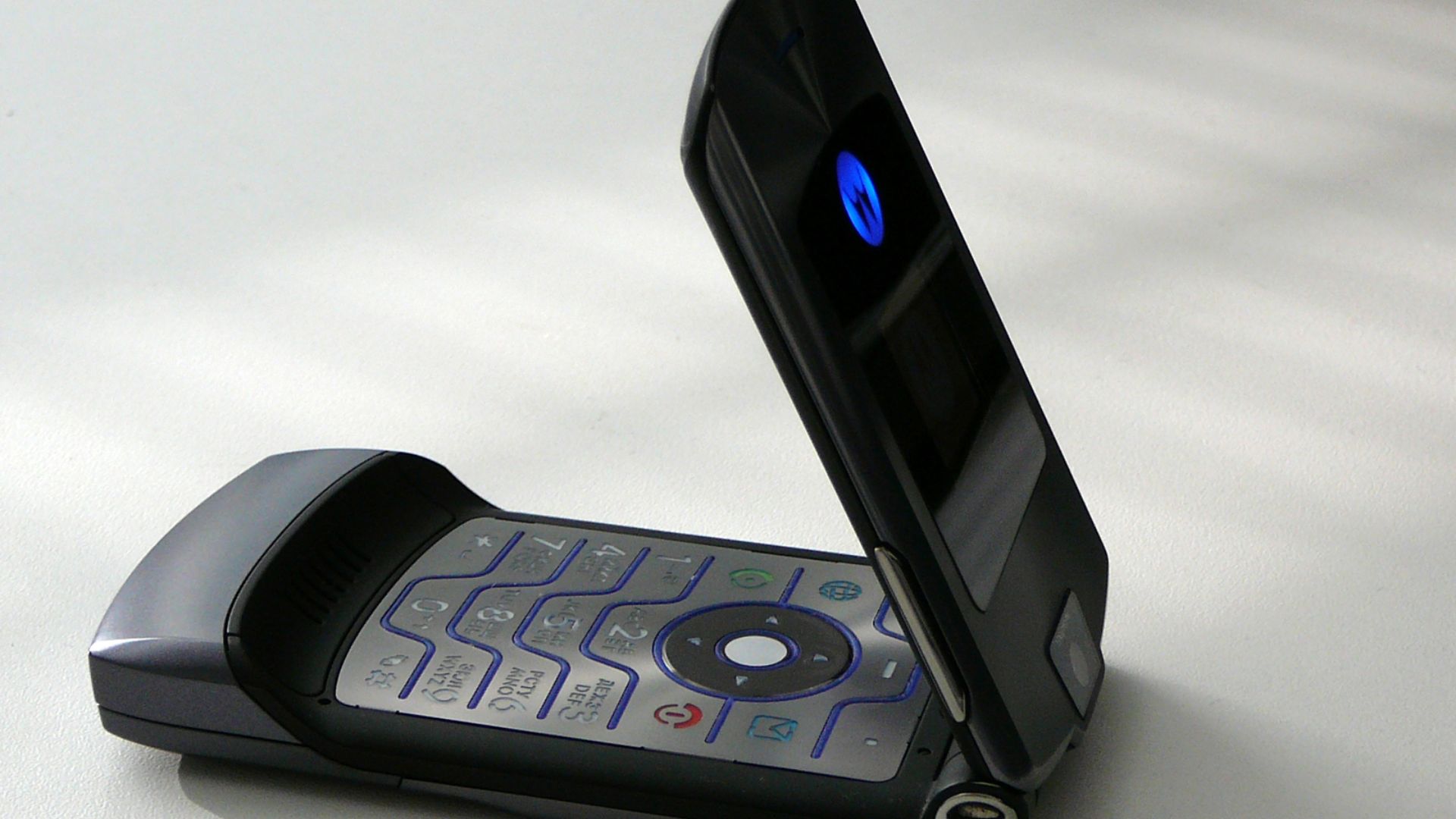 File:Motorola RAZR V3i 01.JPG