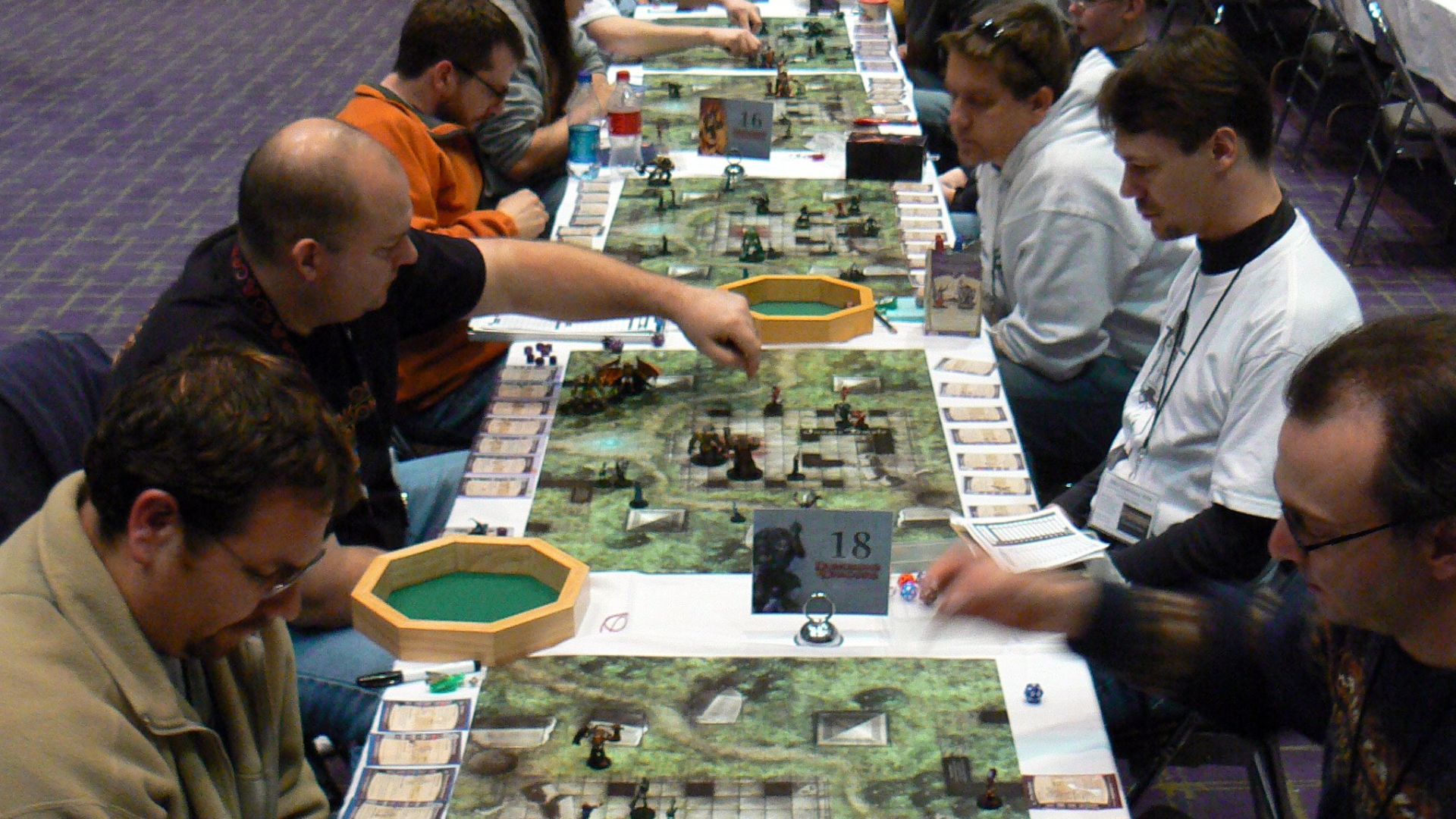 File:Dungeons & Dragons Miniatures tournament.jpg