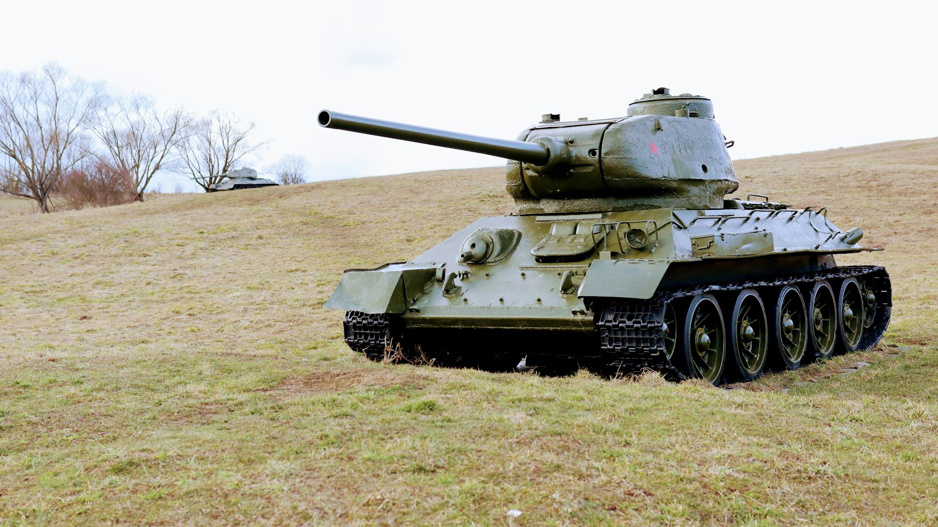 green battle tank on green grass field during daytime