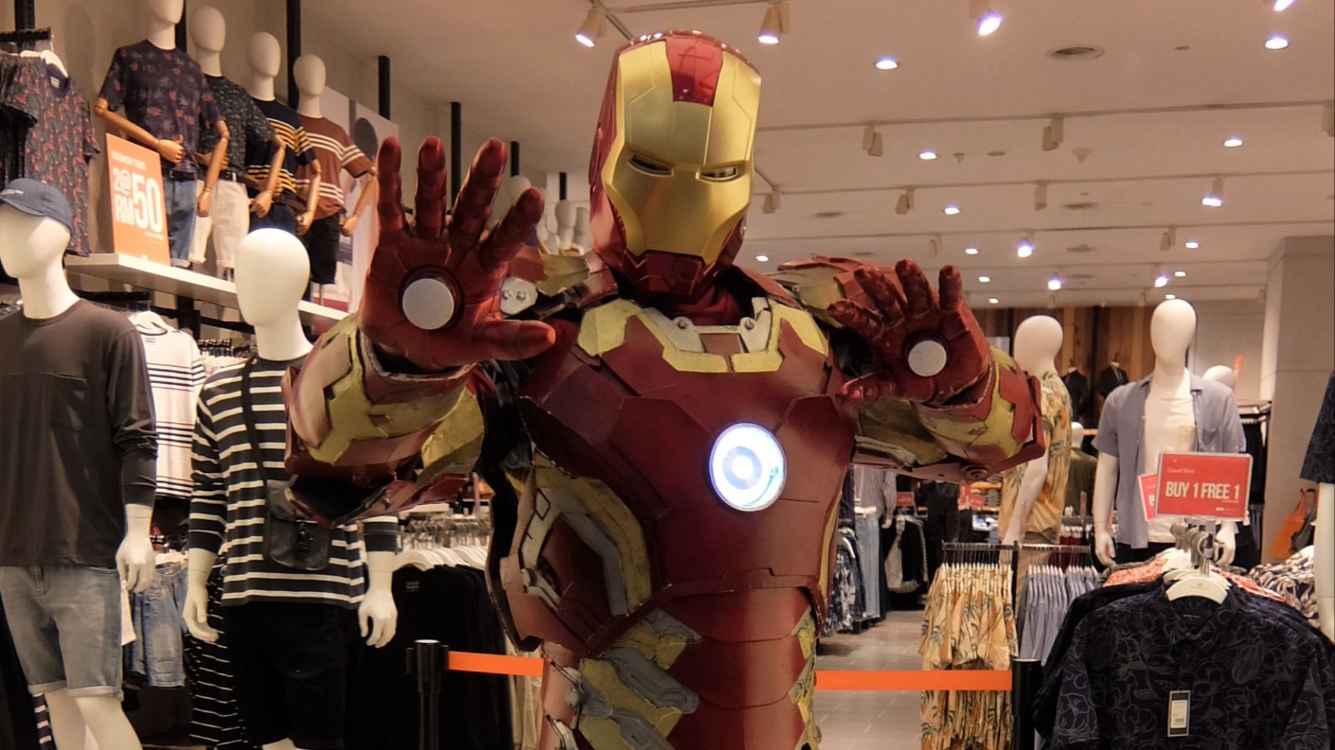 File:Cosplay of Iron Man at GEMA 2022.jpg