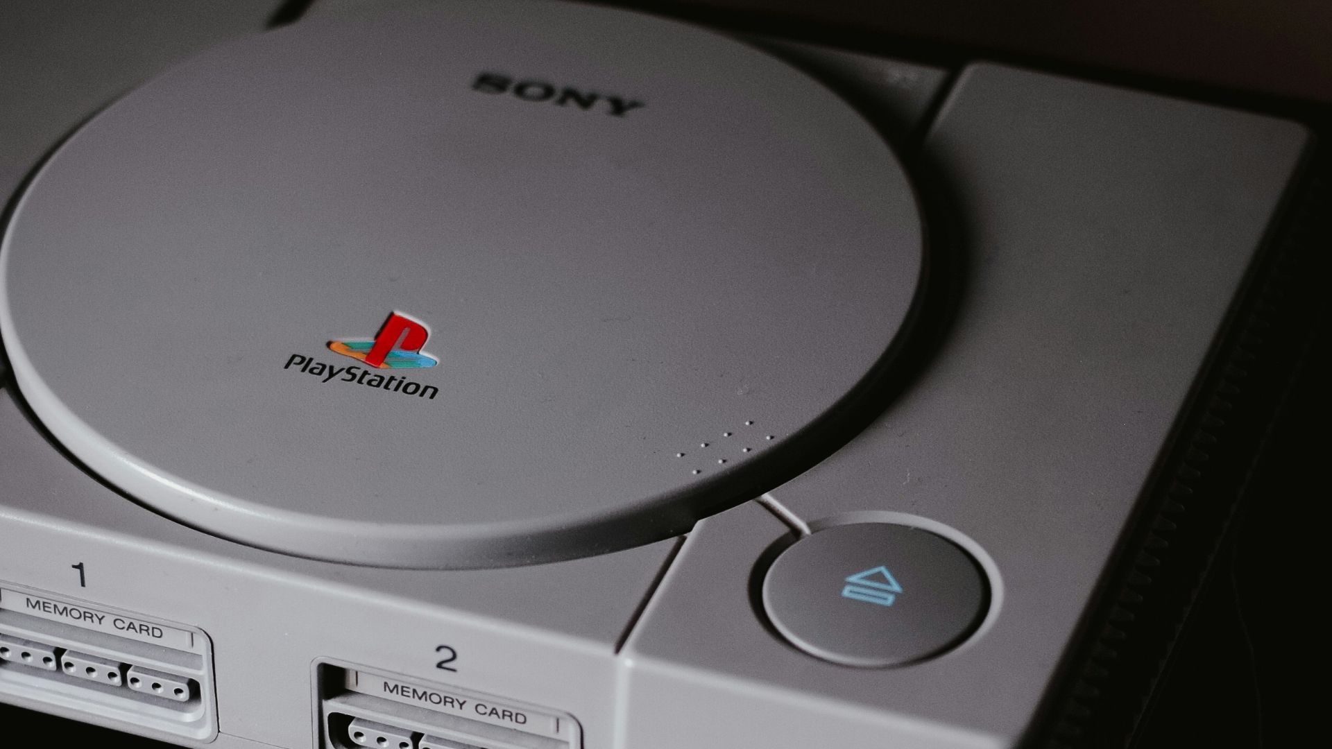 photo of closed Sony PS1 with DualShock 1