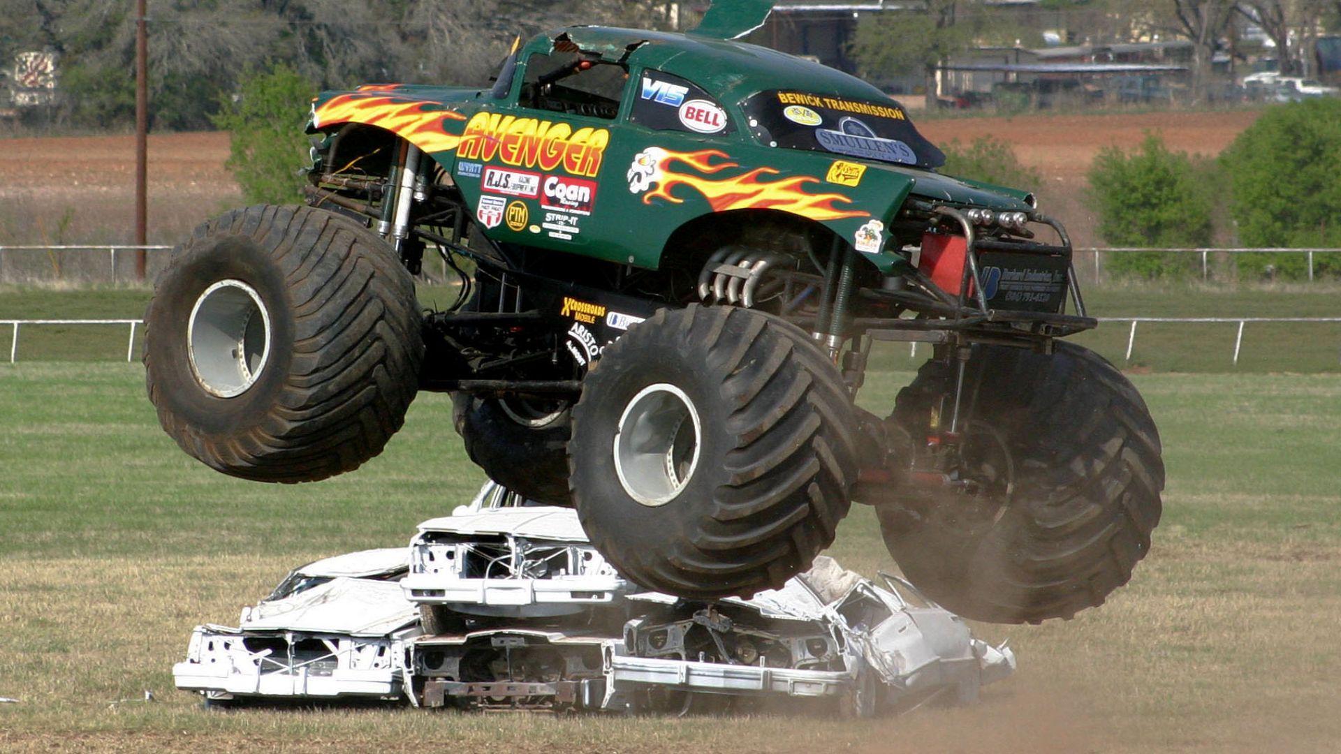 File:Avenger Monster Truck Freestyle 2006.jpg