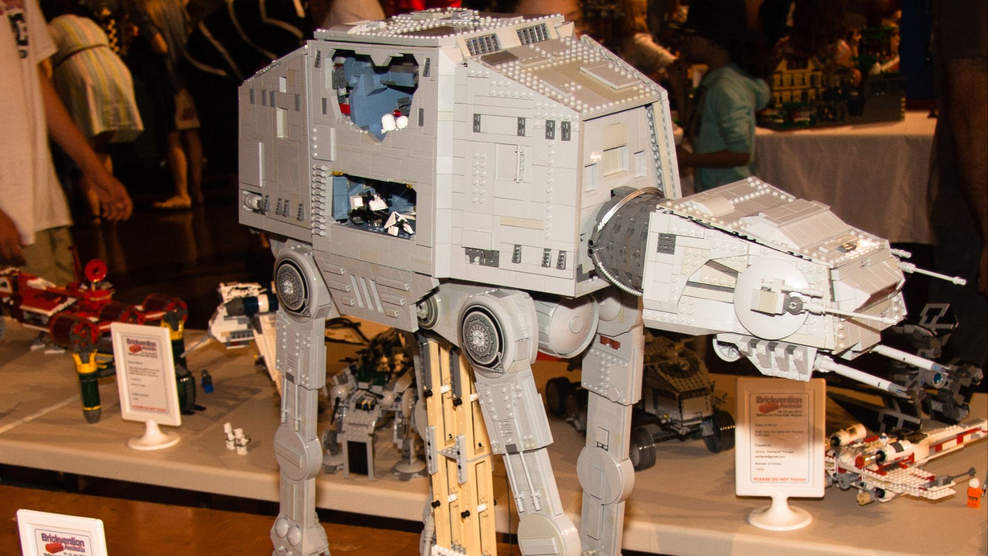 File:LEGO Star Wars AT-AT Walker (6740891981).jpg