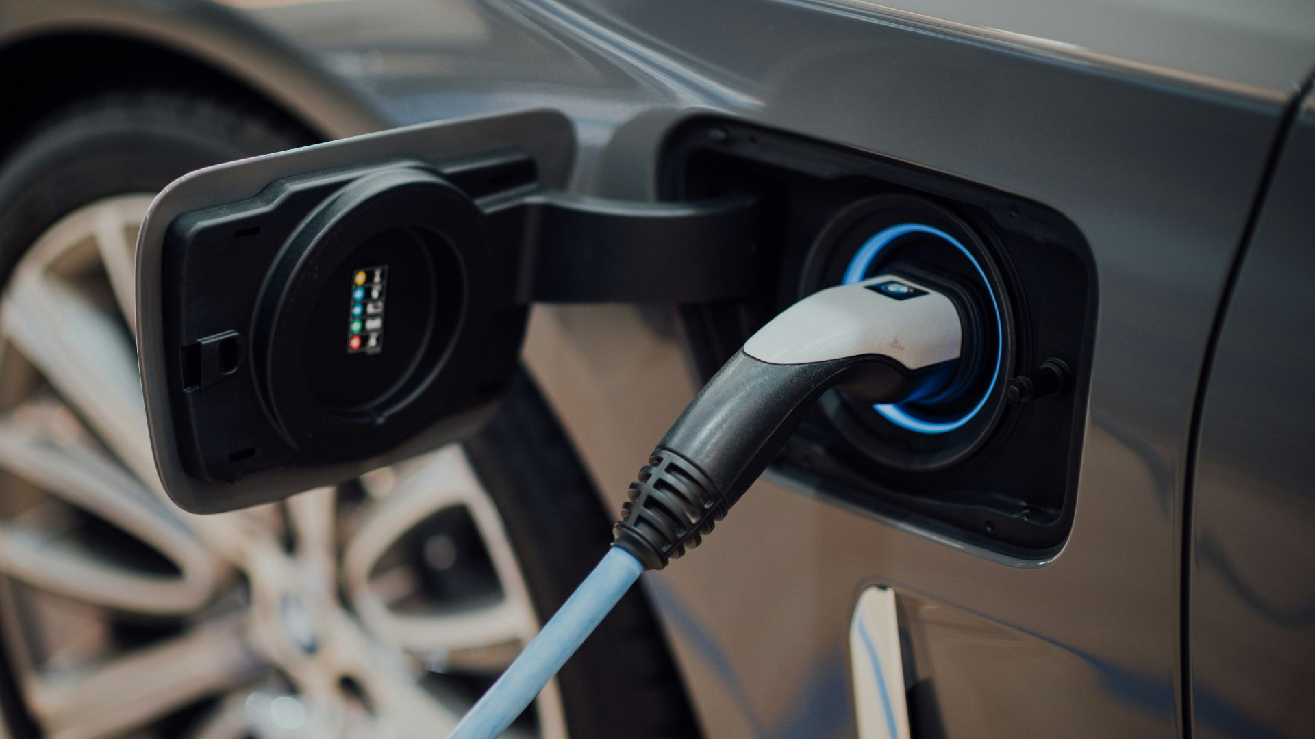 black and white usb cable plugged in black device