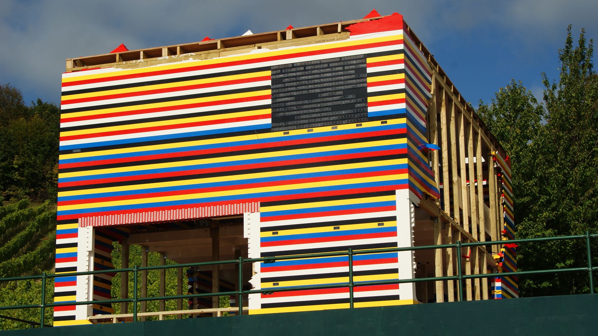 File:Innovative Design - geograph.org.uk - 1501705.jpg